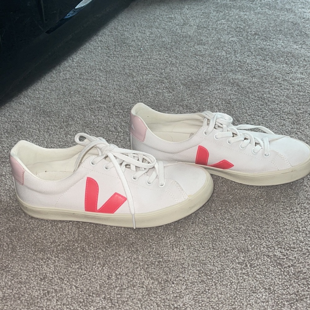 Pink and White Vejas